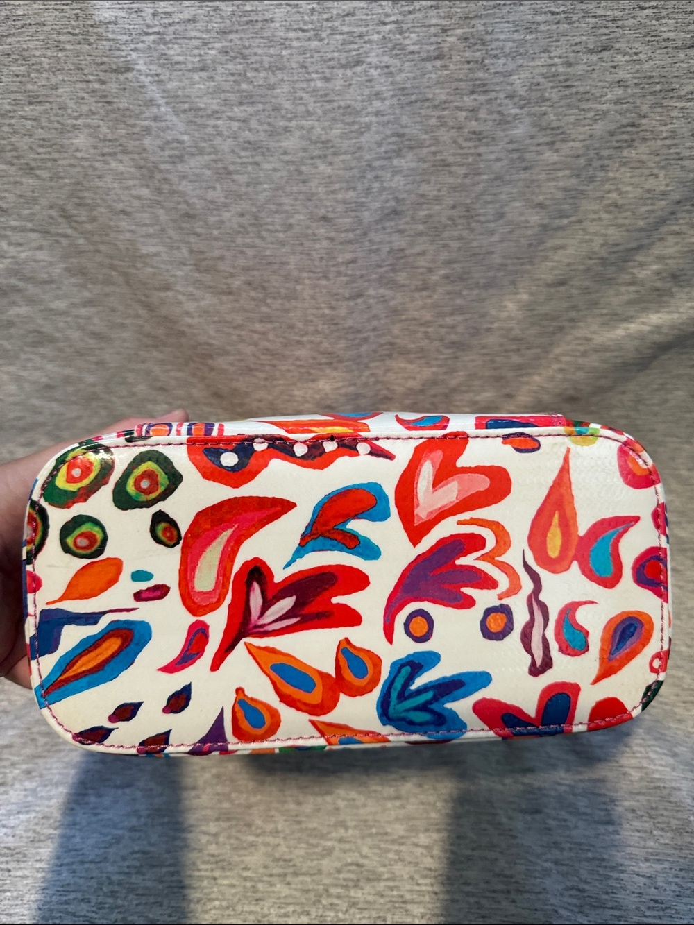 Consuela White Swirly Cosmetic Train Case with Tan Trim - Picture 4 of 6